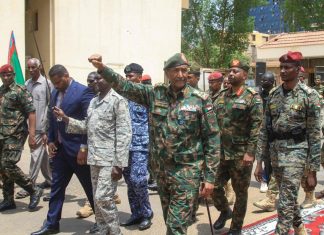 البرهان يدعو إلى عدم الالتفات للدعوات بفرض حظر على السودان البرهان يدعو إلى عدم الالتفات للدعوات بفرض حظر على السودان
