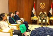 المبعوث البريطاني يلتقي البرهان ويشدد على أولوية وقف الحرب المبعوث البريطاني يلتقي البرهان ويشدد على أولوية وقف الحرب
