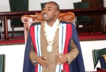 BELEAGUERED DAR MAYOR STILL STUCK