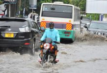 HEAVY RAIN POUNDS, PARALYSES DAR ENVIRONS