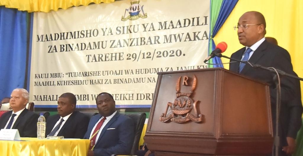 Mwinyi warns off corruptors Mwinyi warns off corruptors