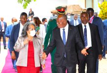 DAR, ADDIS TIES FOR NEW HEIGHTS -ANALYSTS