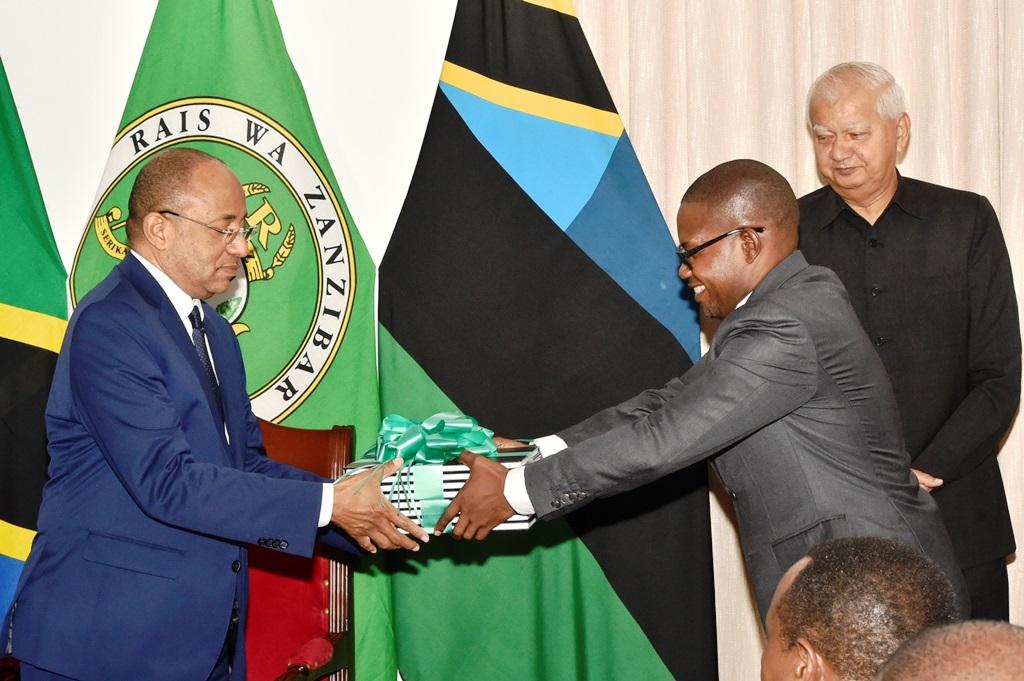 Mwinyi puts embezzlers on notice Mwinyi puts embezzlers on notice