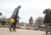 Motorists block Kenya-Tanzania link road over hiked fuel prices Motorists block Kenya-Tanzania link road over hiked fuel prices