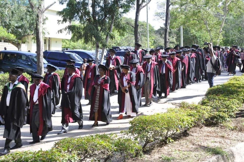 ARU female students scoop more awards than males ARU female students scoop more awards than males