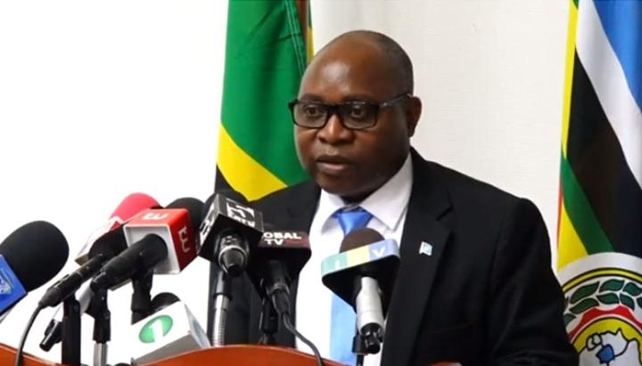 Minister urges wildlife experts to balance conservation, people's livelihoods Minister urges wildlife experts to balance conservation, people's livelihoods