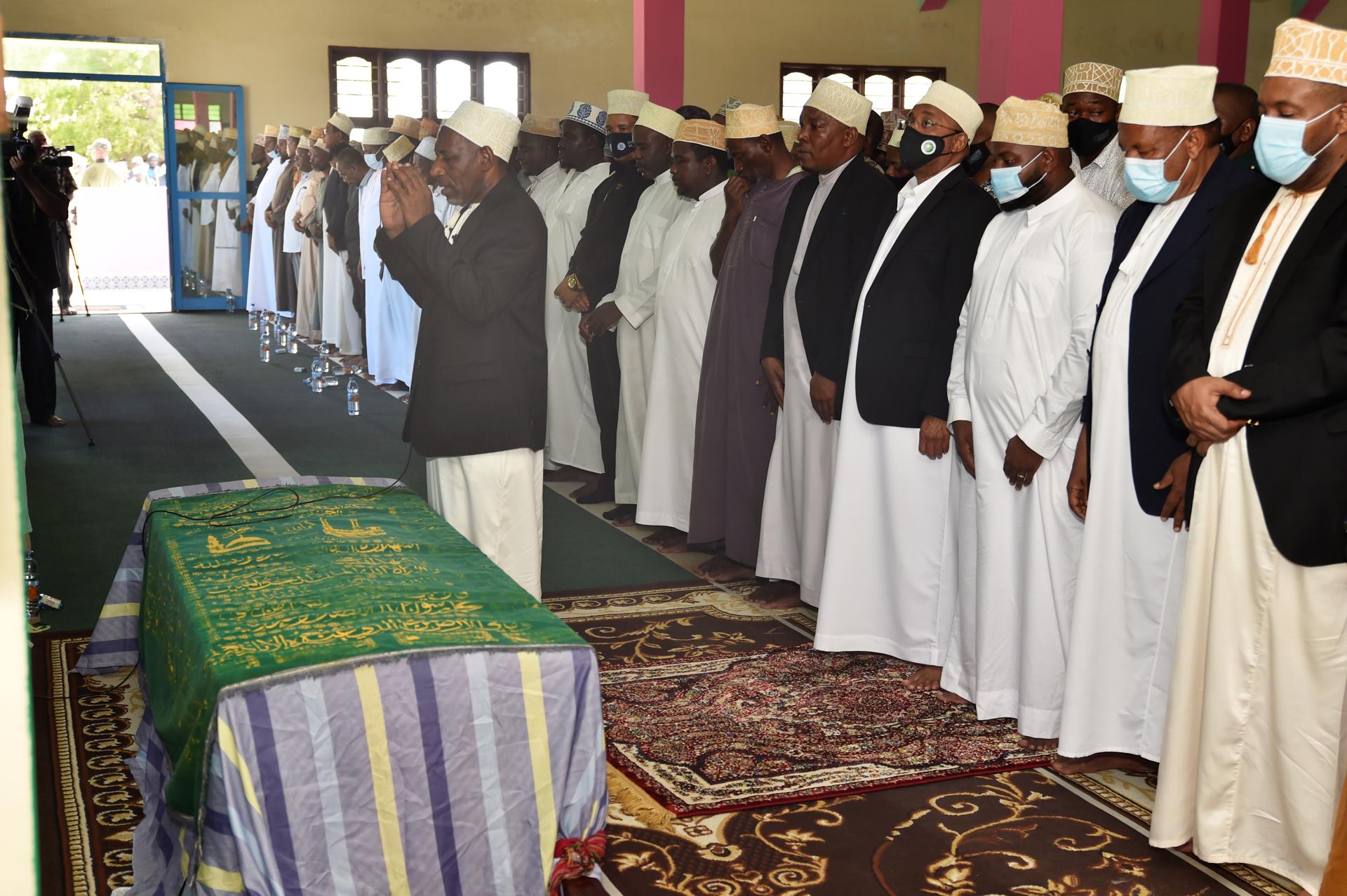 Mwinyi leads mourners at ex-MP’s funeral Mwinyi leads mourners at ex-MP’s funeral