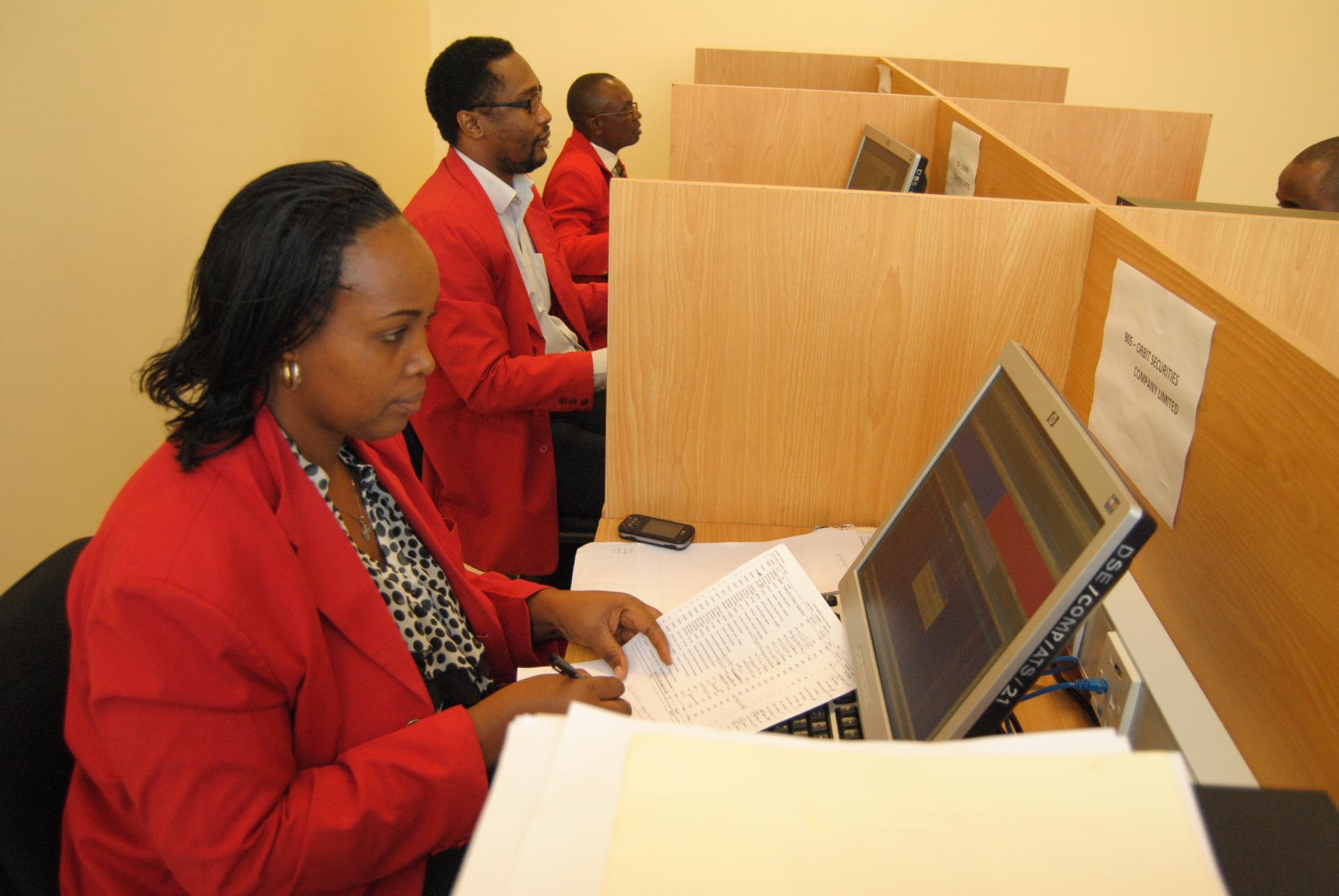 DSE trading plunges nearly by 50 percent in Christmas week DSE trading plunges nearly by 50 percent in Christmas week