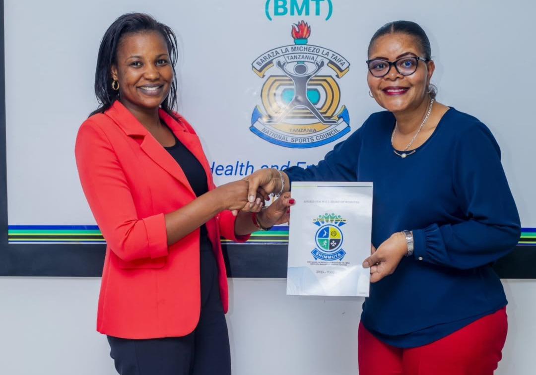 SHIMMUTA hands over Workers’ Sports Policy to NSC SHIMMUTA hands over Workers’ Sports Policy to NSC