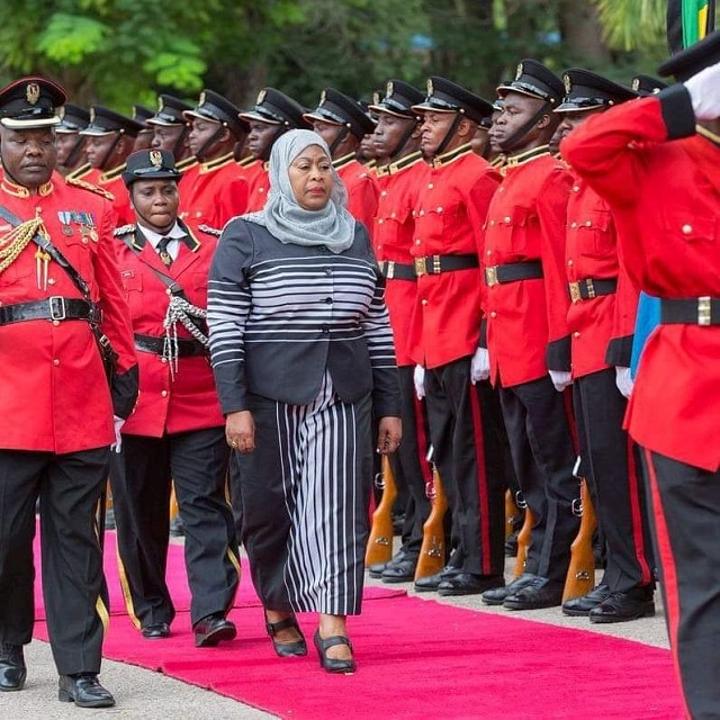 Tanzanie : Suite au décès du président John Magufuli, la vice-présidente deviendra la première femme à diriger le pays Tanzanie : Suite au décès du président John Magufuli, la vice-présidente deviendra la première femme à diriger le pays
