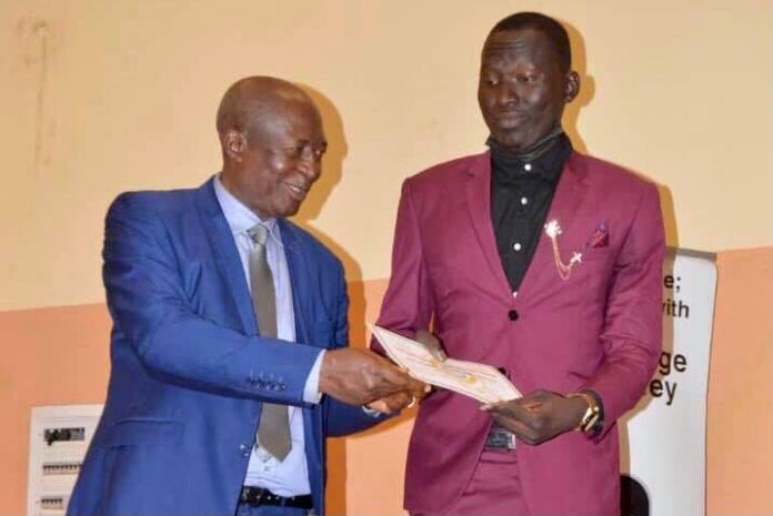 Djelassem Ngarbelem consacré meilleur étudiant de la faculté des sciences de l’université de Dschang au Cameroun Djelassem Ngarbelem consacré meilleur étudiant de la faculté des sciences de l’université de Dschang au Cameroun