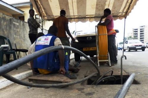 Fibre optique : une dorsale de près de 12 000 km connecte le Cameroun au Tchad, au Gabon, au Nigeria, à la Guinée … Fibre optique : une dorsale de près de 12 000 km connecte le Cameroun au Tchad, au Gabon, au Nigeria, à la Guinée …