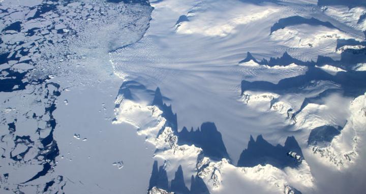 Plus grande que le lac Léman, une étendue d'eau sous-glaciaire a disparu en Antarctique Plus grande que le lac Léman, une étendue d'eau sous-glaciaire a disparu en Antarctique