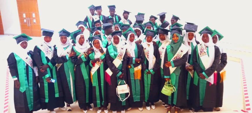 les lauréats en géographie de l'ENS d'Abéché reçoivent leurs parchemins les lauréats en géographie de l'ENS d'Abéché reçoivent leurs parchemins