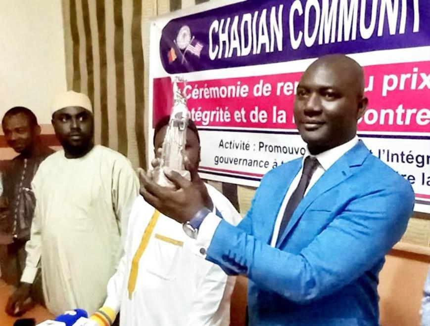 Ahmat Haroun Larry désigné l'homme de l'année par Community Chadian Ahmat Haroun Larry désigné l'homme de l'année par Community Chadian