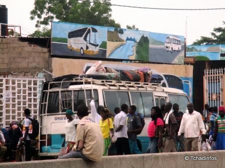 Le maire de N’Djamena tire les oreilles des transporteurs sur le stationnement des bus sur les voies publiques Le maire de N’Djamena tire les oreilles des transporteurs sur le stationnement des bus sur les voies publiques