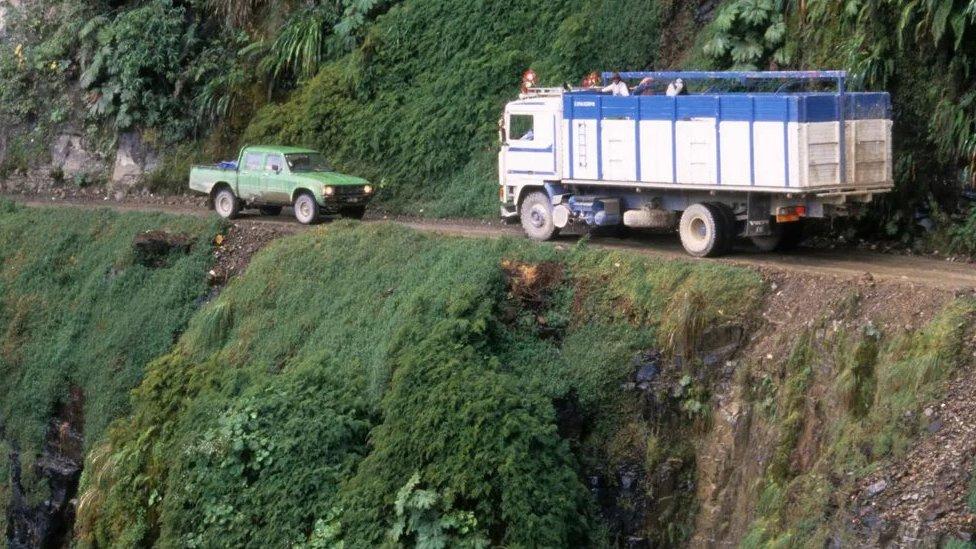 Découverte : la route la plus dangereuse du monde Découverte : la route la plus dangereuse du monde