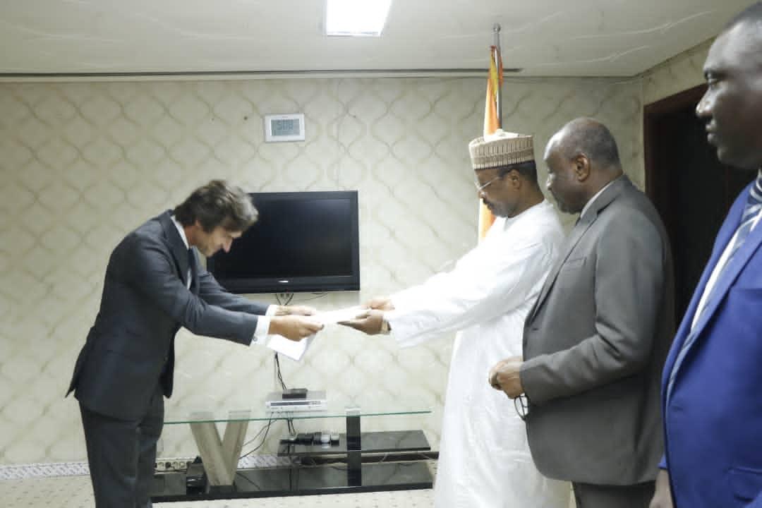 Diplomatie : Le nouvel ambassadeur de Malte au Niger présente ses lettres de créance au Ministre des affaires étrangères Diplomatie : Le nouvel ambassadeur de Malte au Niger présente ses lettres de créance au Ministre des affaires étrangères