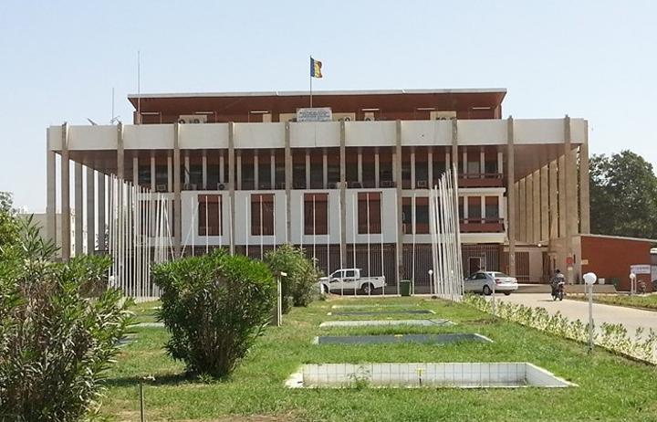 Le Tchad réagit à l'attaque de son consulat à Douala, 1 mort et de l'argent emporté Le Tchad réagit à l'attaque de son consulat à Douala, 1 mort et de l'argent emporté