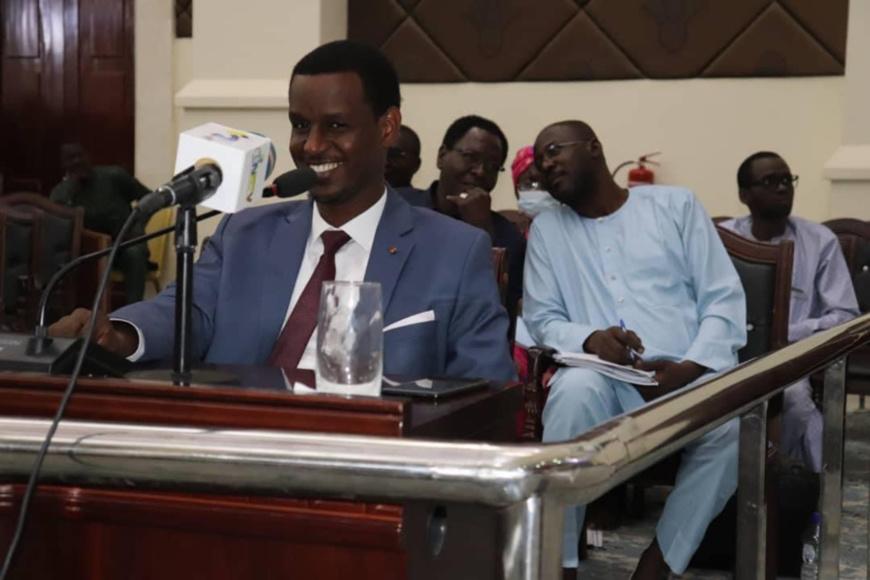 le ministre Abakar Rozzi Teguil a défendu l'adoption du Code de l'artisanat au CNT le ministre Abakar Rozzi Teguil a défendu l'adoption du Code de l'artisanat au CNT