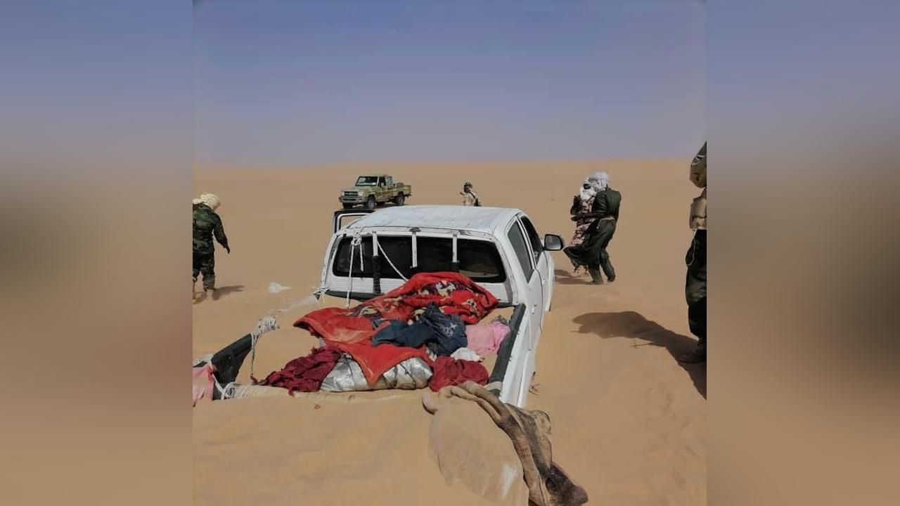 l'armée découvre plusieurs corps sans vie, dont ceux de 4 enfants, dans le désert l'armée découvre plusieurs corps sans vie, dont ceux de 4 enfants, dans le désert