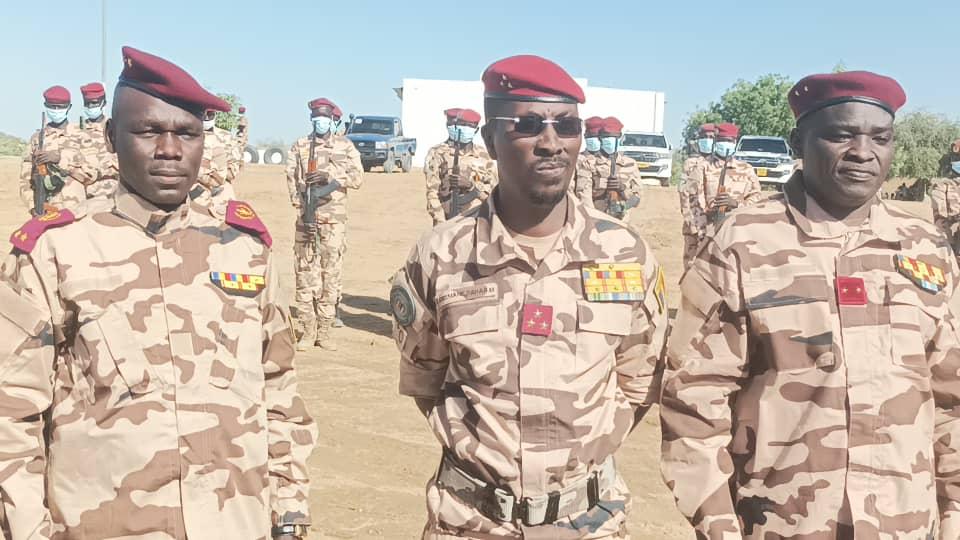 deux officiers supérieurs reçoivent leurs galons de général de brigade à Abéché deux officiers supérieurs reçoivent leurs galons de général de brigade à Abéché