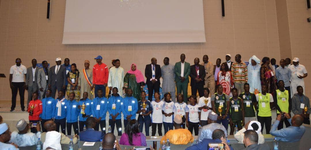 le COST prime les meilleurs athlètes de la semaine d'excellence sportive le COST prime les meilleurs athlètes de la semaine d'excellence sportive