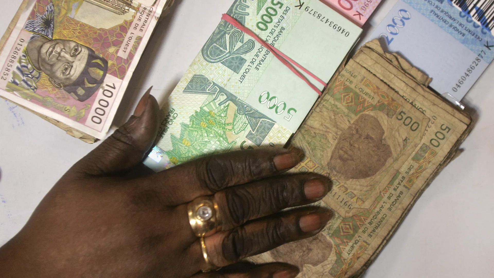 Pourquoi le franc CFA n’est toujours pas remplacé par une monnaie ouest-africaine? Pourquoi le franc CFA n’est toujours pas remplacé par une monnaie ouest-africaine?