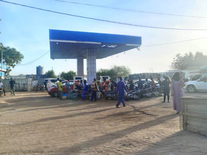 Une pénurie artificielle d’essence frappe la ville de N’Djaména Une pénurie artificielle d’essence frappe la ville de N’Djaména