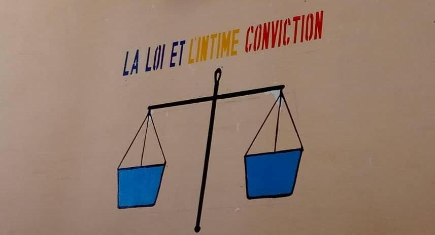 le président signe un décret fixant les indemnités mensuelles des magistrats le président signe un décret fixant les indemnités mensuelles des magistrats