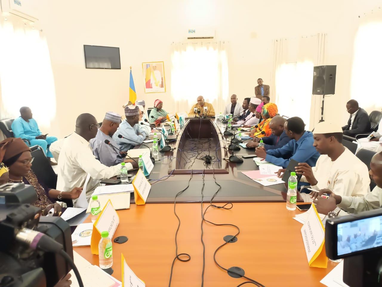 Tchad : le ministre de l’Aménagement du territoire échange avec les responsables de la ville de N’Djamena sur l’occupation anarchique des réserves de l’État Tchad : le ministre de l’Aménagement du territoire échange avec les responsables de la ville de N’Djamena sur l’occupation anarchique des réserves de l’État