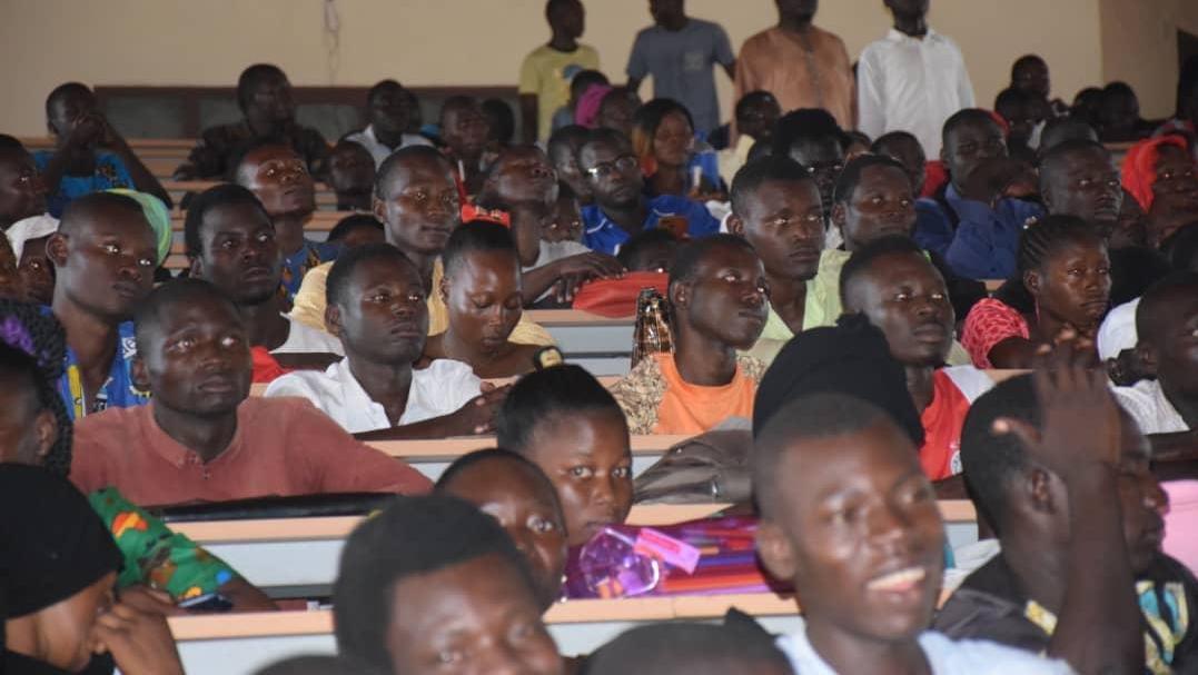 57.443 étudiants dans les établissements publics en 2022 et 2700 enseignants-chercheurs 57.443 étudiants dans les établissements publics en 2022 et 2700 enseignants-chercheurs
