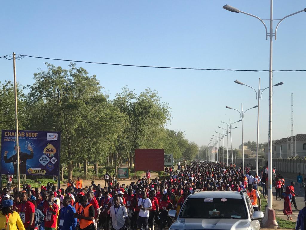 la 4e édition de la marche sportive de masse rassemble la ville de N'Djamena la 4e édition de la marche sportive de masse rassemble la ville de N'Djamena