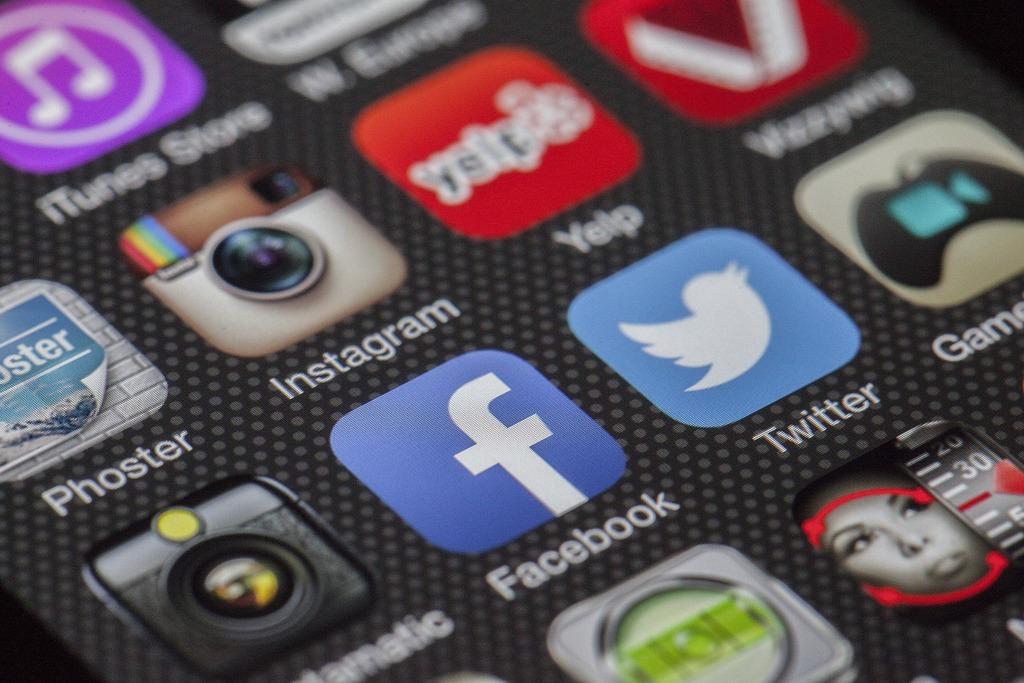La modération des contenus est-elle compatible avec l’activité commerciale des réseaux sociaux ? La modération des contenus est-elle compatible avec l’activité commerciale des réseaux sociaux ?