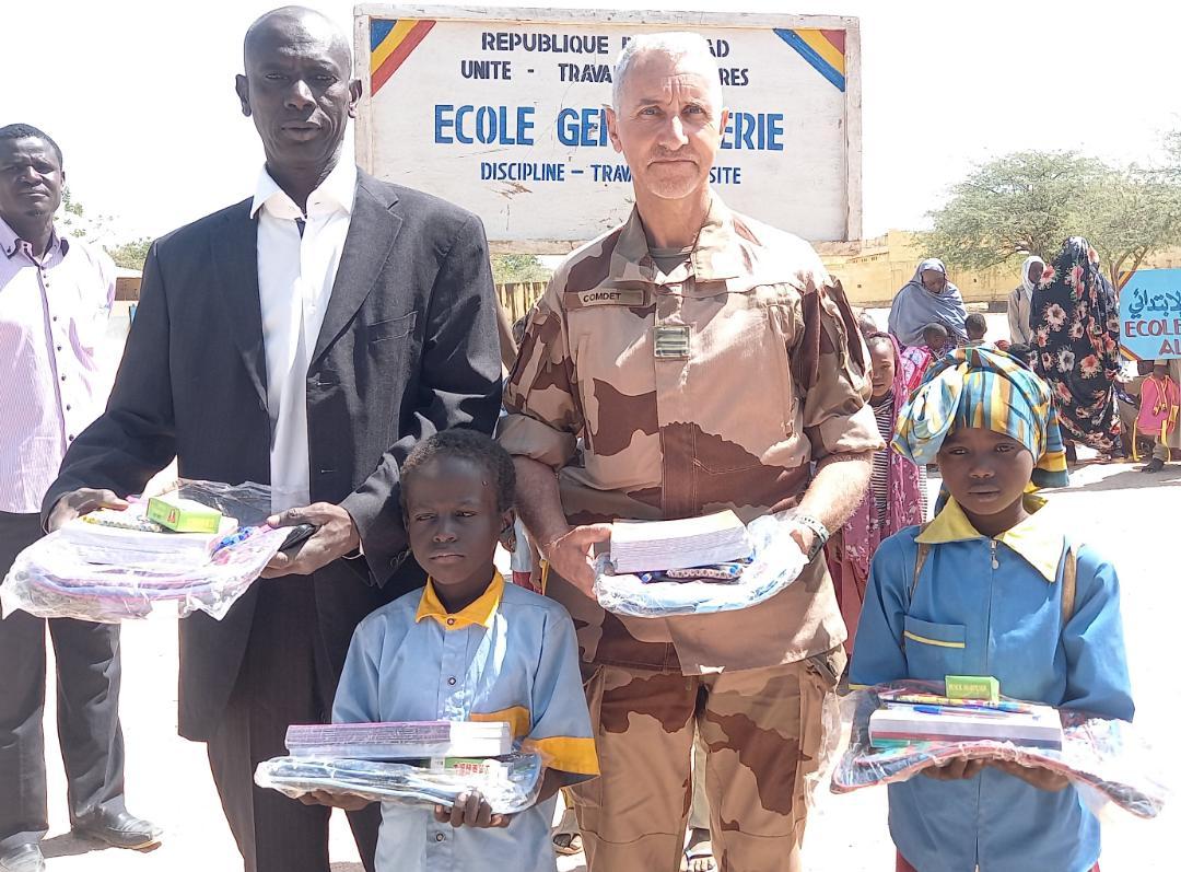 remise de kits scolaires à 650 élèves de 13 écoles publiques à Abéché remise de kits scolaires à 650 élèves de 13 écoles publiques à Abéché