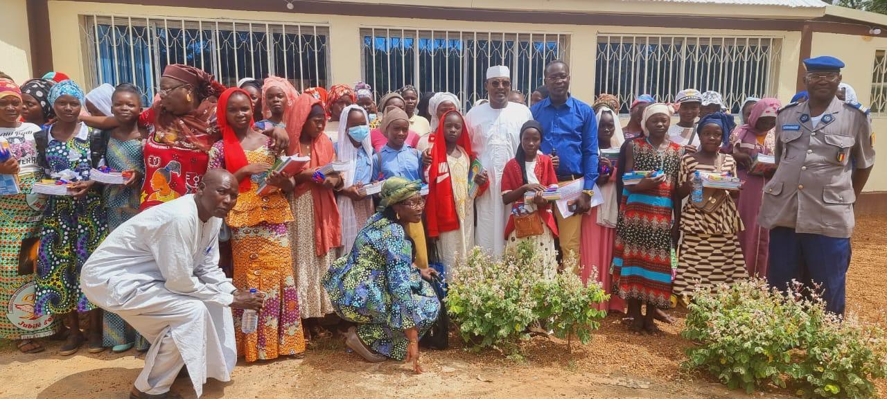 des kits scolaires offerts à 60 filles et des bourses d’études à 3 filles-mères à Sarh des kits scolaires offerts à 60 filles et des bourses d’études à 3 filles-mères à Sarh