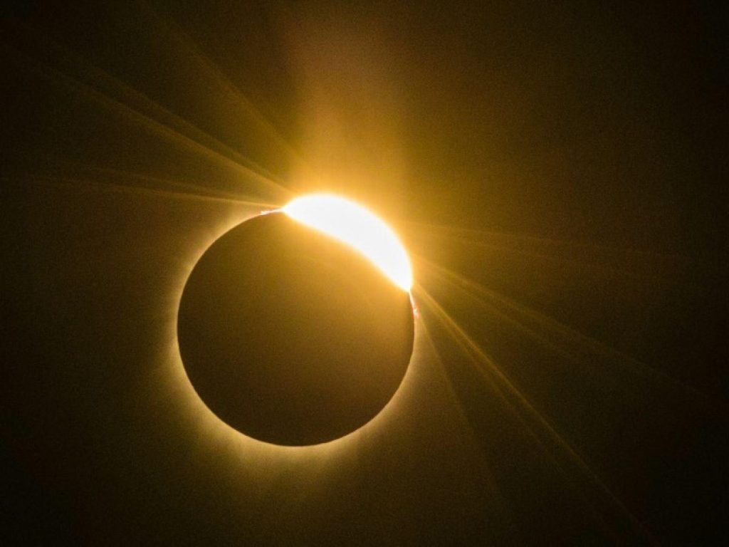 Eclipse solaire totale du 8 avril 2024 qu'espèrent apprendre les