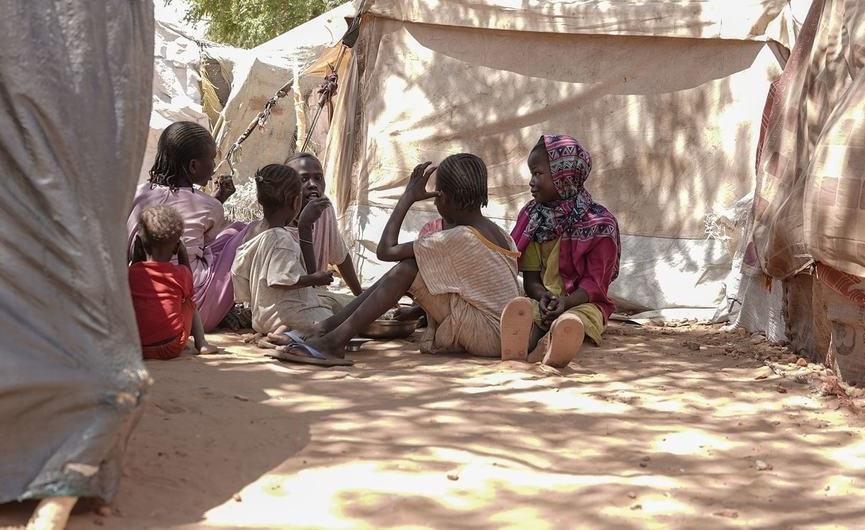Soudan: Des milliers de réfugiés soudanais sont bloqués aux frontières du Tchad en raison de pénuries de financements, alors que les premières pluies arrivent Soudan: Des milliers de réfugiés soudanais sont bloqués aux frontières du Tchad en raison de pénuries de financements, alors que les premières pluies arrivent
