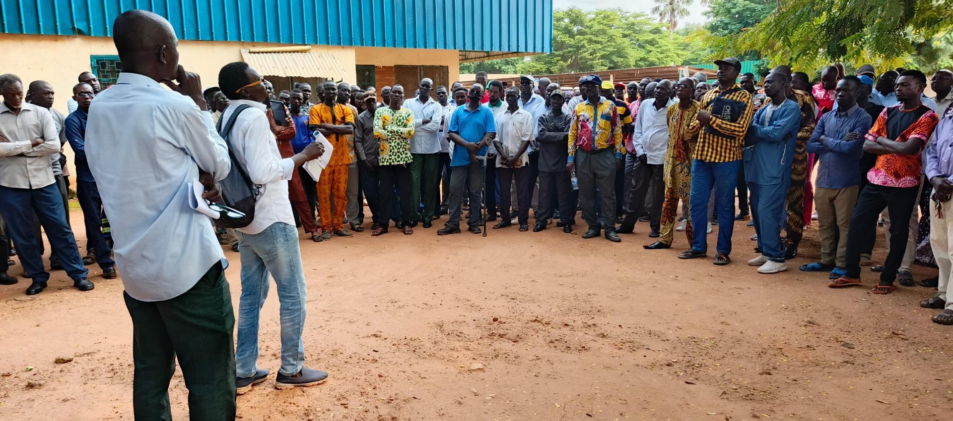 Moundou : le personnel de la Cotontchad SN demande le départ de leur Directeur général ainsi que du Groupe Olam Agri Moundou : le personnel de la Cotontchad SN demande le départ de leur Directeur général ainsi que du Groupe Olam Agri