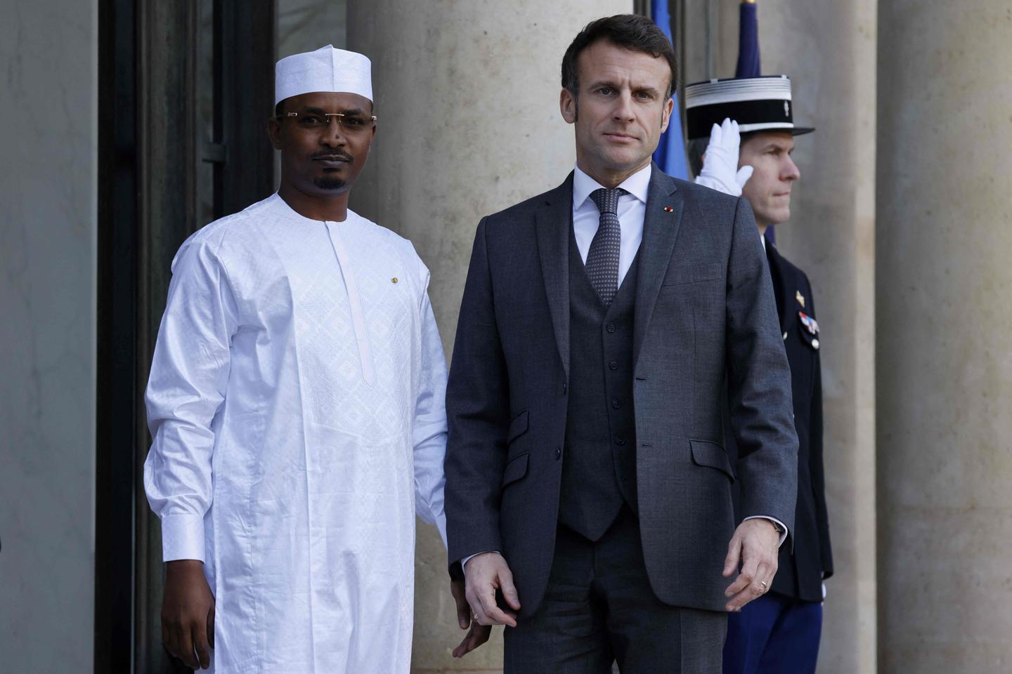Le président tchadien condamne les propos d’Emmanuel Macron sur l’intervention militaire de la France en Afrique : « Il se trompe d’époque » Le président tchadien condamne les propos d’Emmanuel Macron sur l’intervention militaire de la France en Afrique : « Il se trompe d’époque »