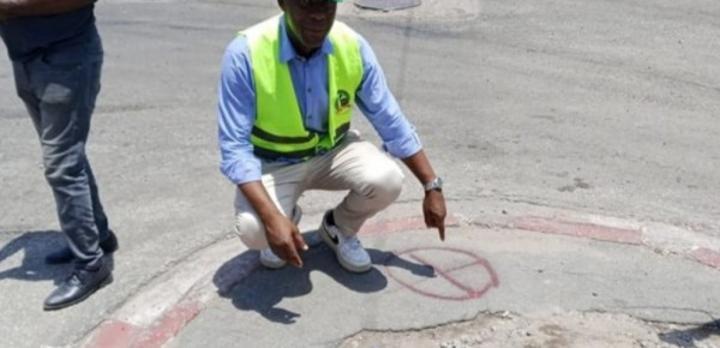 Mesure d'interdiction des engins sur le Boulevard FHB, les équipes déployées sur le terrain pour l'opération de marquage au sol Mesure d'interdiction des engins sur le Boulevard FHB, les équipes déployées sur le terrain pour l'opération de marquage au sol