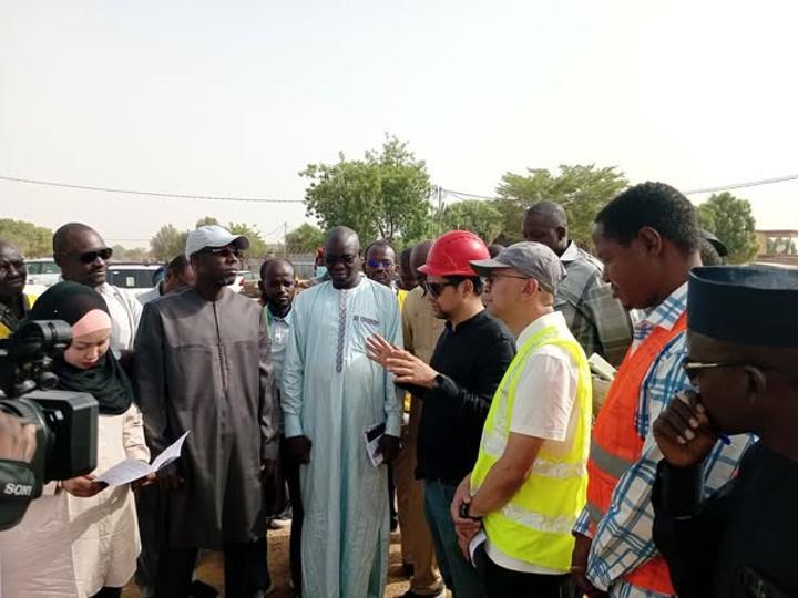 Le Ministre des Infrastructures inspecte les chantiers de voiries urbaines à N'Djaména en prévision de la saison des pluies Le Ministre des Infrastructures inspecte les chantiers de voiries urbaines à N'Djaména en prévision de la saison des pluies