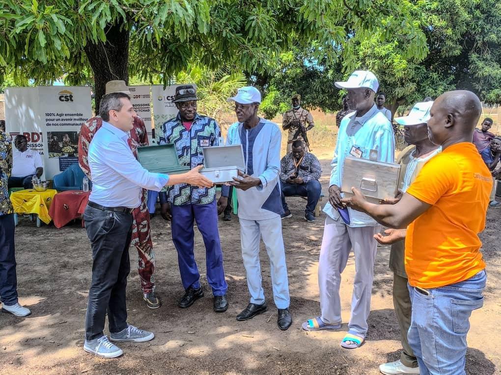 Logone oriental : les BDT dotent les comités de gestion de 14 forages offerts dans le canton Doba rural en kits d’entretien Logone oriental : les BDT dotent les comités de gestion de 14 forages offerts dans le canton Doba rural en kits d’entretien