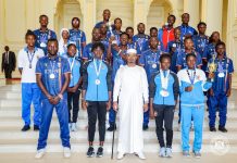 Patrie Reconnaissante Aux Athlètes et Karatekas Vaillants Patrie Reconnaissante Aux Athlètes et Karatekas Vaillants