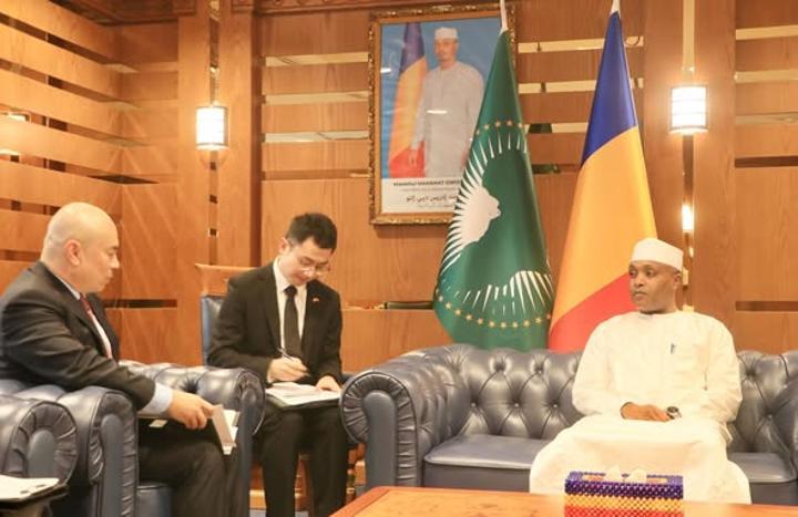 Tchad Recevoit L'Ambassadeur Chinois Par Le Ministre D'État Tchad Recevoit L'Ambassadeur Chinois Par Le Ministre D'État
