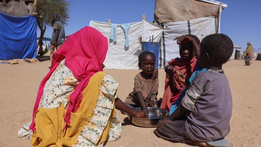 Réfugiés Soudanais de Tiné Vers Camps du HCR Réfugiés Soudanais de Tiné Vers Camps du HCR