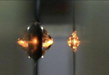 Découverte de la Glace XXI, Solide à 25°C Découverte de la Glace XXI, Solide à 25°C