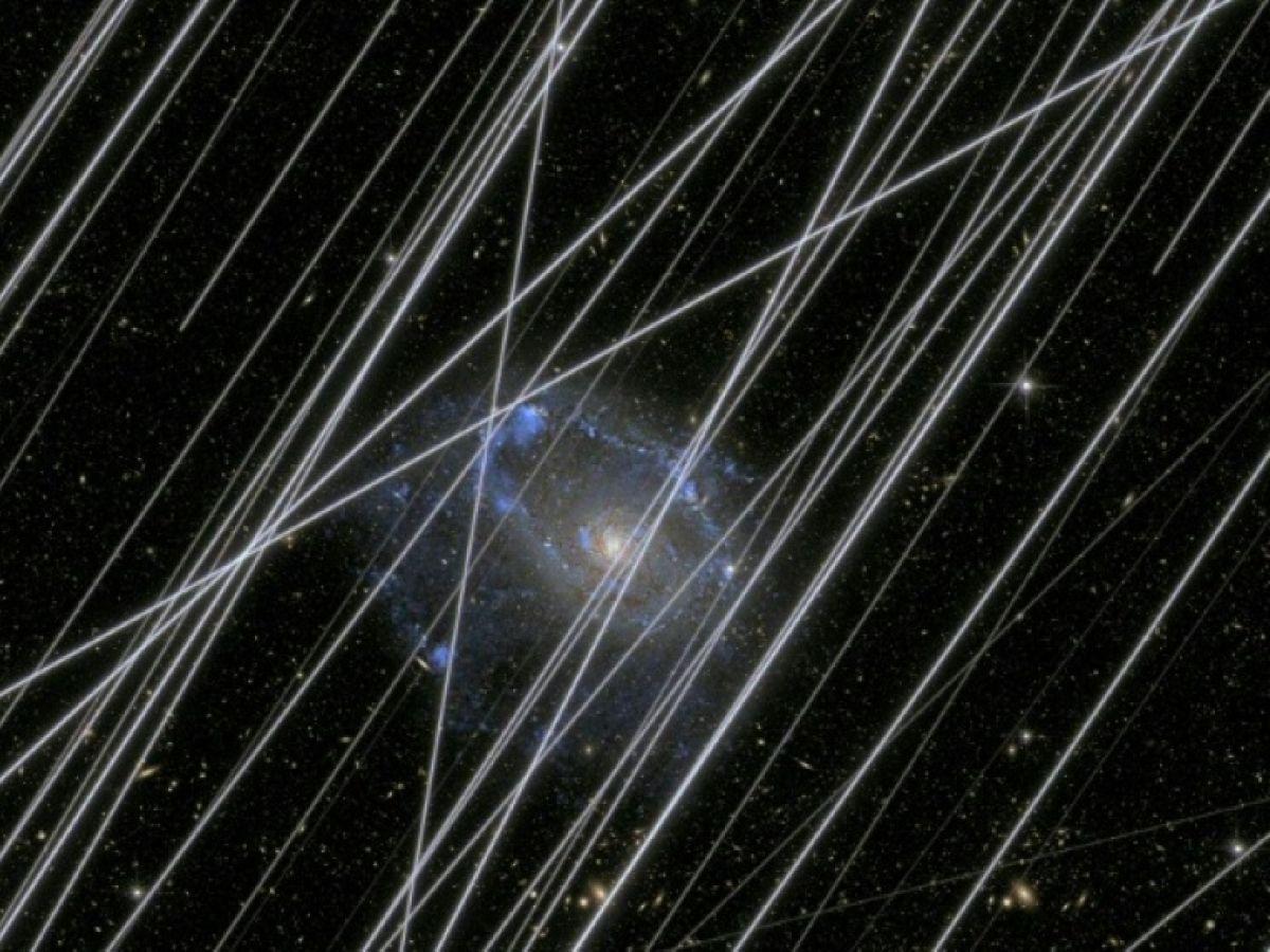 Prolifération des Satellites Menace l'Observation Céleste Prolifération des Satellites Menace l'Observation Céleste