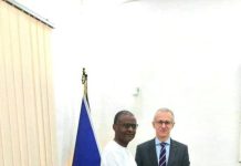 Tahir Hamid Nguilin échange avec l’ambassadeur de l’UE Tahir Hamid Nguilin échange avec l’ambassadeur de l’UE