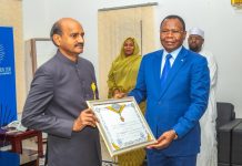 Ambassadeur Indien Dr. Hifzur Rahman Élevé Officier Ambassadeur Indien Dr. Hifzur Rahman Élevé Officier